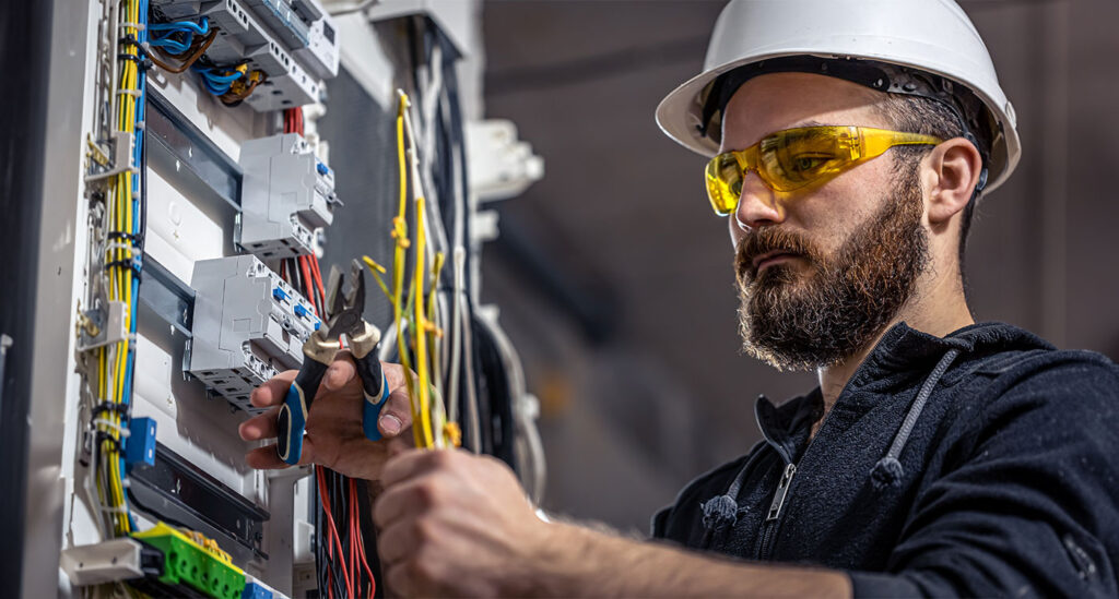 Uni-FM: Leistung Elektrotechnik